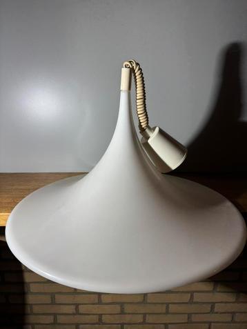 Vintage kunststof hanglamp Witch Hat wit Fokke Dijkstra.457 beschikbaar voor biedingen