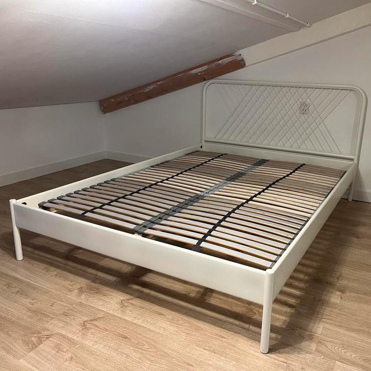 Bedframe IKEA NESTTUN wit 140x200, Huis en Inrichting, Slaapkamer | Bedden, Gebruikt, Tweepersoons, 140 cm, 200 cm, Metaal, Wit