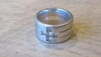 Zilveren brede zware ring met zirkonias i.v.v. een kruis, Sieraden, Tassen en Uiterlijk, Ringen, 20 of groter, Ophalen of Verzenden
