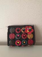 Portemonnee met gekleurde kokosschijfjes. Boho. 10x7x3,5 cm., Sieraden, Tassen en Uiterlijk, Portemonnees, Ophalen of Verzenden