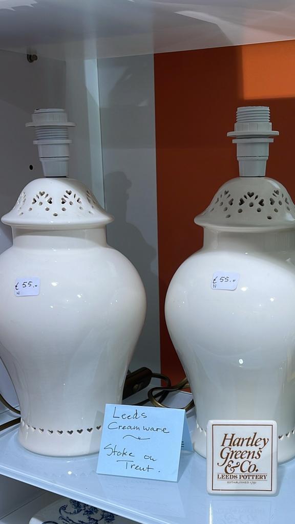 set LEEDS CREAMWARE opengewerkte lampvoeten met NIEUW SNOER, Huis en Inrichting, Lampen | Tafellampen, Zo goed als nieuw, Minder dan 50 cm