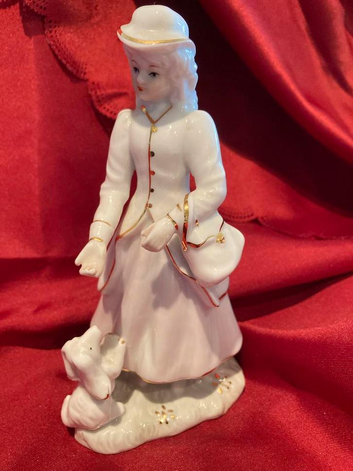 Porseleinen Dame met Hondje - Gouden Biezen, Antiek en Kunst, Kunst | Beelden en Houtsnijwerken, Ophalen of Verzenden