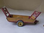 1955 Dinky Toys 320 HALESOWEN FARM TRAILER + 2 REKJES! (-N-), Ophalen of Verzenden, Gebruikt, Tractor of Landbouw, Dinky Toys