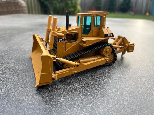 Caterpillar D 9 N bulldozer met ripper NZG 233, Hobby en Vrije tijd, Modelauto's | 1:50, Zo goed als nieuw, Hijskraan, Tractor of Landbouw