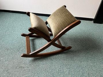Vintage Gestoffeerde Houten Voetenstoel beschikbaar voor biedingen
