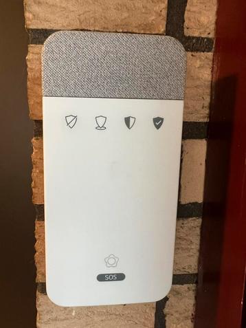 Verisure alarmsysteem compleet incl 9 deur/raamsensoren beschikbaar voor biedingen