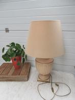 hele grote tafellamp totaal 70 cm. hoog, Huis en Inrichting, Lampen | Tafellampen, Ophalen, Gebruikt, Stof, 50 tot 75 cm