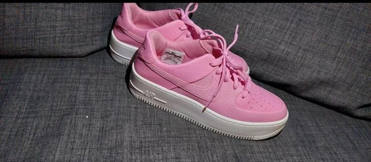 Lichtroze Nike air force, Kleding | Dames, Schoenen, Zo goed als nieuw, Sneakers of Gympen, Roze, Ophalen of Verzenden