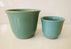 2 vintage bloempotjes in zeegroen-zeeblauw, 8 en 11 cm hoog, Ophalen of Verzenden