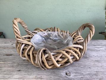 ROTAN  PLANTENMAND beschikbaar voor biedingen