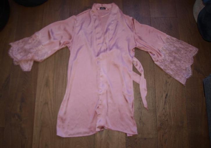 Hunkemöller Lichtroze Kimono met Kant (M-L), Kleding | Dames, Ondergoed en Lingerie, Badjas, Roze, Ophalen of Verzenden