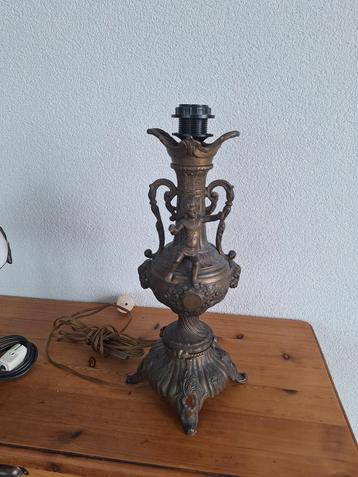 Antieke Bronzen Lamp met Cupido beschikbaar voor biedingen