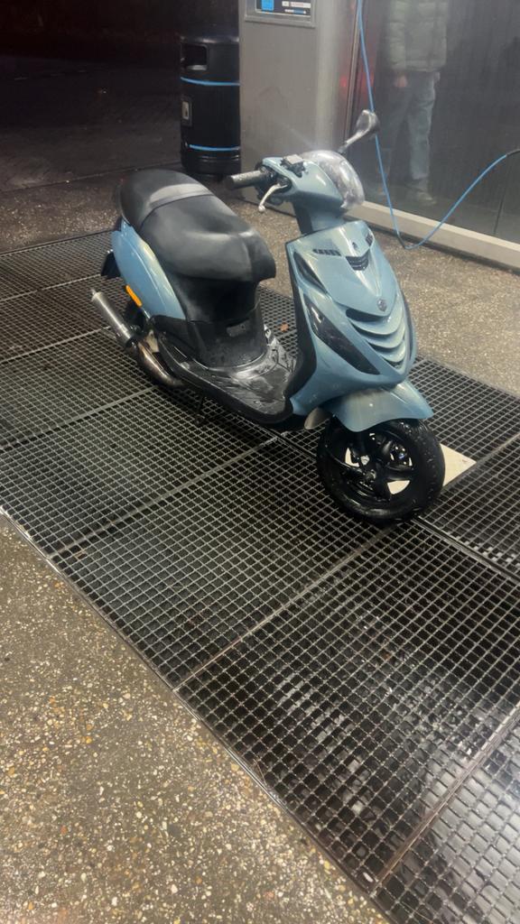 Frisse piaggio 70cc 2t, Fietsen en Brommers, Scooters | Piaggio, Zo goed als nieuw, Zip, Tweetakt, Ophalen