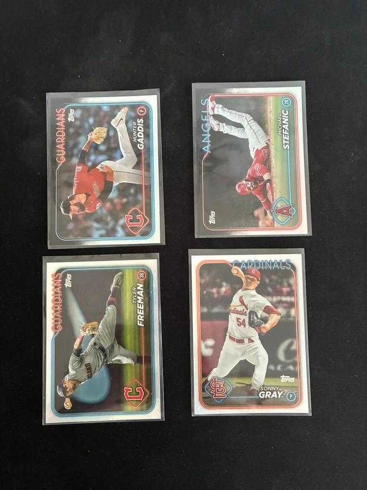 Topps 2024 series 2 & update rainbowfoil foil 4 kaarten lot, Hobby en Vrije tijd, Stickers en Plaatjes, Zo goed als nieuw, Meerdere plaatjes