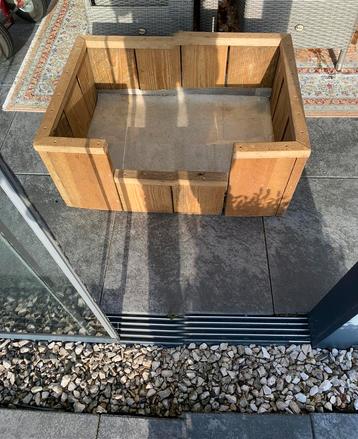 Werpkist voor honden beschikbaar voor biedingen