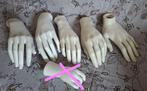 Halloween etalagepop handen paspop hand mannequin, Ophalen of Verzenden, Fopartikel, Halloween of Griezel