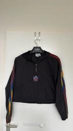 Adidas jasje cropped zwart regenboog, Ophalen of Verzenden, Zo goed als nieuw, Zwart