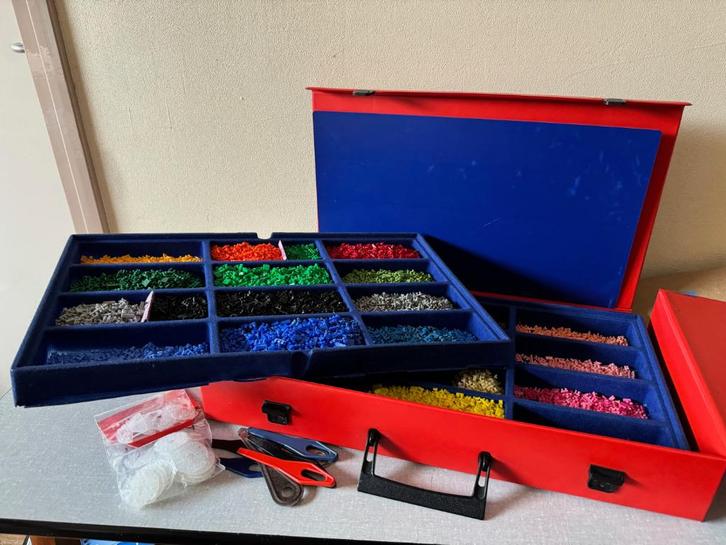 Mooie KOFFER VOL Ministeck op kleur gesorteerd + toebehoren, Hobby en Vrije tijd, Ministeck, Zo goed als nieuw, Losse ministeck of Strip