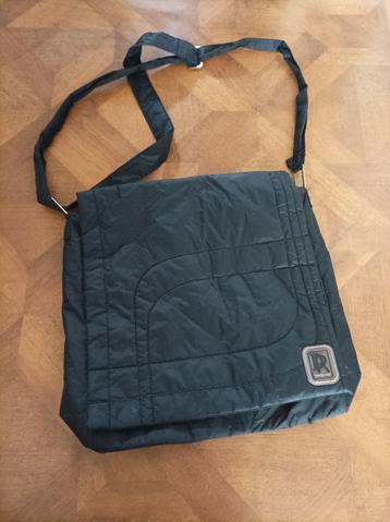 Daniel Ray nylon shoudertas zwart beschikbaar voor biedingen