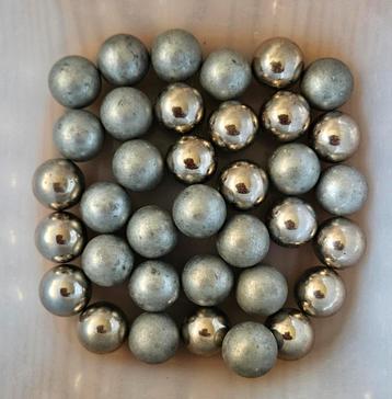 Knikkers/ metalen balletjes - 36 stuks beschikbaar voor biedingen