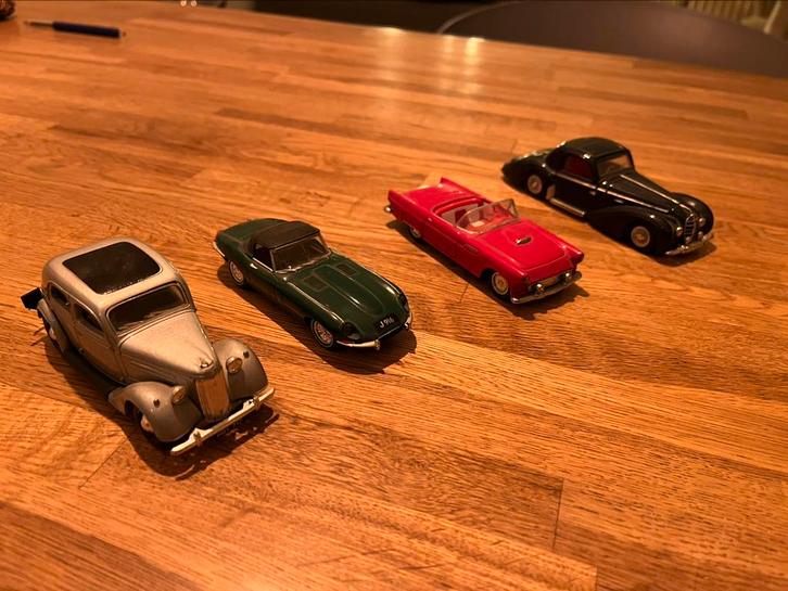4 stuks dinky matchbox modelauto’s, Hobby en Vrije tijd, Modelauto's | 1:43, Zo goed als nieuw, Ophalen of Verzenden