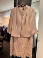 Chique mouwloze jurk met jasje maat 48/50, Ophalen of Verzenden, Zo goed als nieuw, Beige
