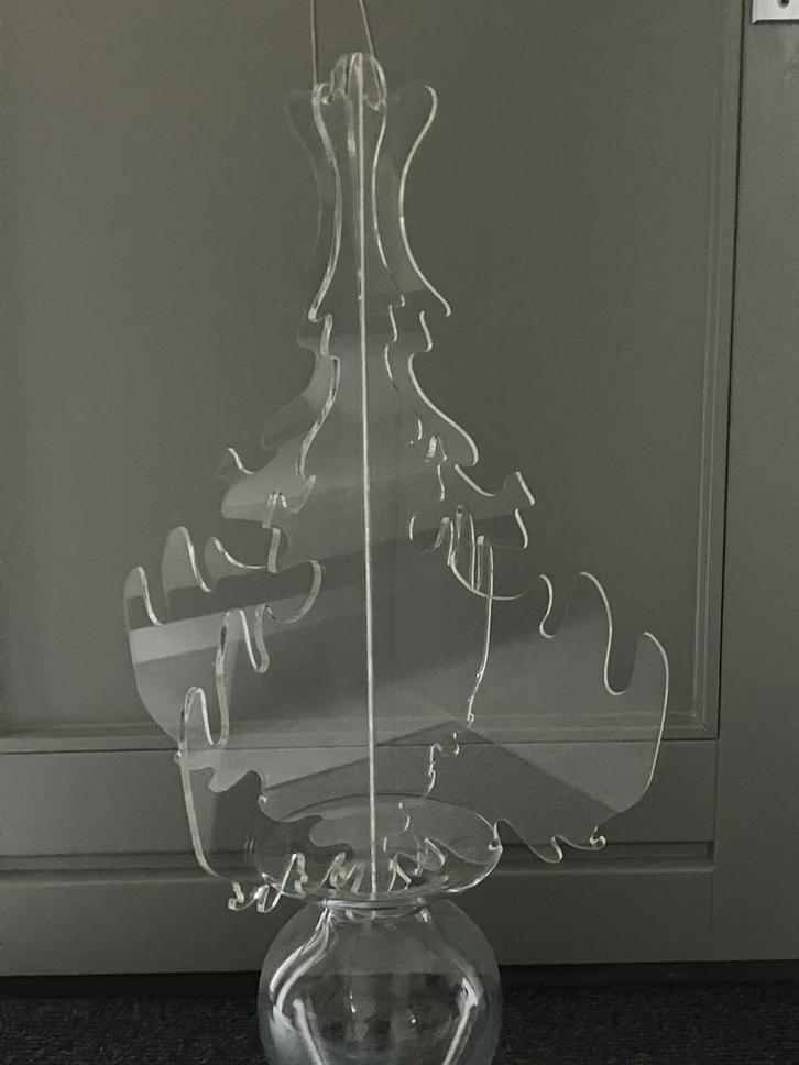 Design plexiglas kerstboom 60 cm om op te hangen, Diversen, Kerst, Zo goed als nieuw, Ophalen of Verzenden