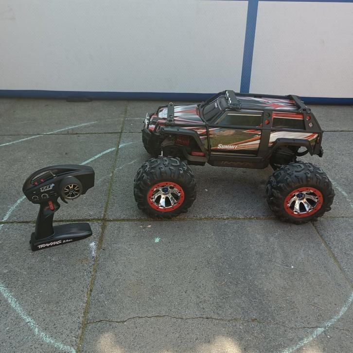 Traxxas summit, Hobby en Vrije tijd, Modelbouw | Radiografisch | Auto's, Zo goed als nieuw, Auto offroad, Elektro, Ophalen of Verzenden