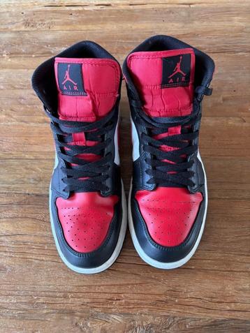 Air Jordan 1 Mid, maat 43 beschikbaar voor biedingen