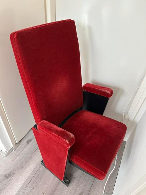 Theaterstoel Leidse Schouwburg (lijkt op een bioscoopstoel), Huis en Inrichting, Stoelen, Gebruikt, Eén, Ophalen