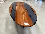 Omhulde ovale iepen houten tafel