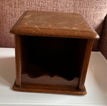 Gebruikte houten stoof 19x21cm, 18 hoog beschikbaar voor biedingen