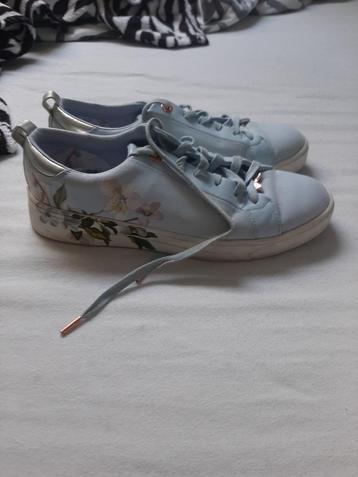 Schoenen  beschikbaar voor biedingen