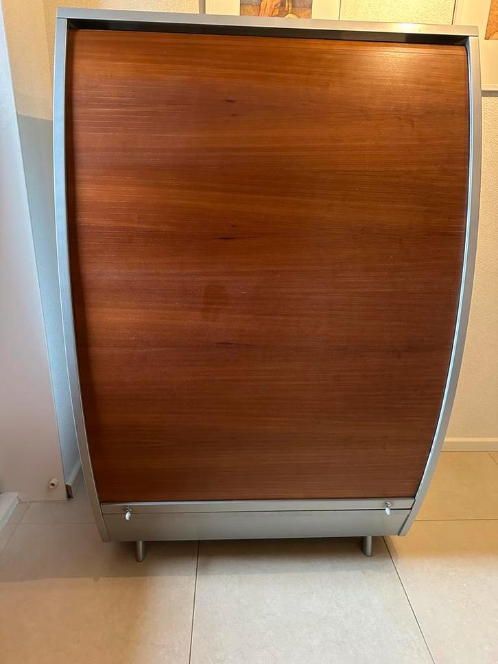 Kast met roldeur. Tevens uittrekbaar werkblad, Huis en Inrichting, Kasten | Roldeurkasten en Archiefkasten, Gebruikt, 100 tot 150 cm