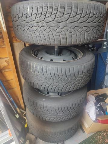 Subaru Forester 2006 Nokian Winterbanden op velg beschikbaar voor biedingen