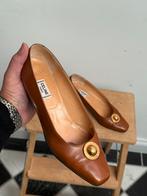 Céline Paris vintage pumps – bruin – goud medaillon – 39, Kleding | Dames, Schoenen met lage hakken, Bruin, Céline, Ophalen of Verzenden