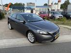 Volvo V40 1.6 T3 Momentum*NETTEAUTO*TREKHAAK*DEALERONDERHOUD, Voorwielaandrijving, Gebruikt, Traction-control, 4 cilinders