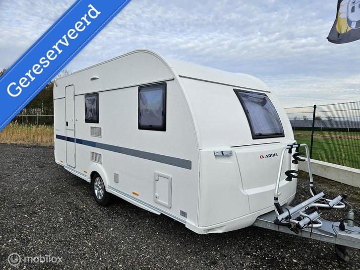 ADRIA ALTEA 472 PK 2020|STAPELBED|ULTRAHEAT|BOILER|VOORTENT|, Caravans en Kamperen, Caravans, Bedrijf, tot en met 5, 1000 - 1250 kg