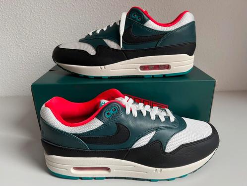 Nike Air Max 1 x LeBron x Liverpool mt 45 EU / 11 US, Kleding | Heren, Schoenen, Nieuw, Sneakers of Gympen, Overige kleuren, Ophalen of Verzenden