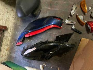 Piaggio Fly kuipdelen,verlichting,enz.. 2006-2012 beschikbaar voor biedingen