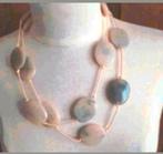 Lange ketting met beigegrijs platte gepolijste stenen 60 cm, Verstelbaar, Verzenden, Beige, Nieuw