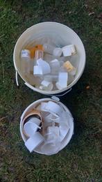 2 emmers vol drinkflesjes en voerbakjes, Ophalen of Verzenden, Gebruikt, Eten en Drinken