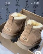 UGG, Classic Mini ll maat 42 nieuw, UGG, Beige, Overige typen, Nieuw