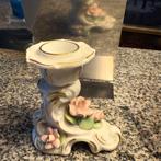 Antieke porseleinen kandelaar met bloemmotief, Antiek en Kunst, Ophalen of Verzenden