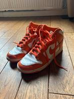 Nike Dunk High Oranje Wit Maat 44, Kleding | Dames, Schoenen, Ophalen of Verzenden, Gedragen, Oranje, Sneakers of Gympen