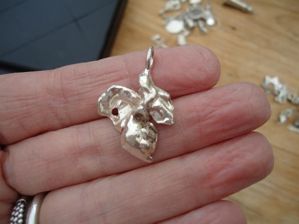 mooie echt zilveren hanger edelsmid blaadje gemerkt massief, Sieraden, Tassen en Uiterlijk, Kettinghangers, Ophalen of Verzenden