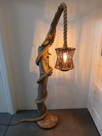 Landelijke staande lamp van drijfhout uit Oostenrijk, Huis en Inrichting, Lampen | Vloerlampen, Stoer sober robuust landelijk drijfhout