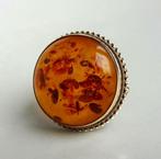 9 kt Gouden broche: barnsteen cabochon. Engeland, 1987, Ophalen of Verzenden, Goud, Broche, Met edelsteen