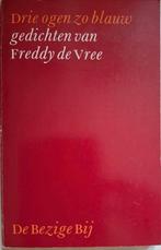 Freddy de Vree - Drie ogen zo blauw, Ophalen of Verzenden, Gelezen, Freddy de Vree