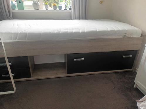 Mooi grijskleurig ledikant met bijpassende kast, Huis en Inrichting, Slaapkamer | Bedden, Zo goed als nieuw, Eenpersoons, 90 cm